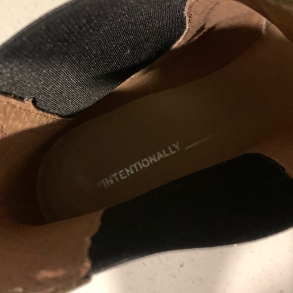 Intentionally Blank “Chelsea” Boot - Picture 4 of 10